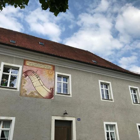 65Qm Wohnung Klosterblick Im Historischen Pfarrhaus Pielenhofen Exterior foto